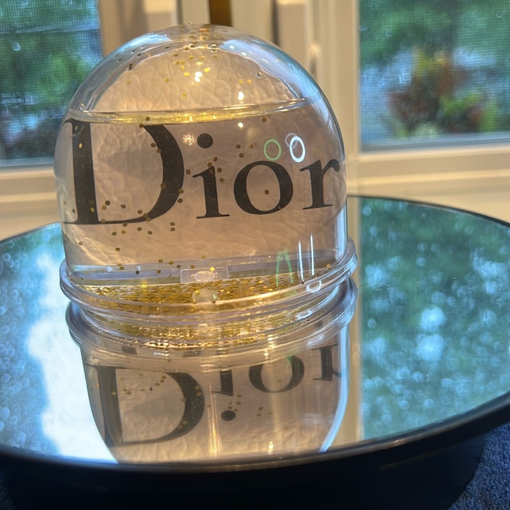 EUC!! Dior water globe